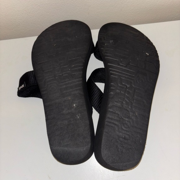 Teva Black Sandals Minimalist Design Casual - Picture 3 of 5